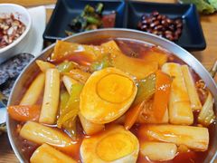 韩式炒年糕-韩阳王石板烤肉