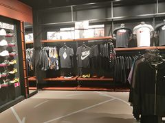 -耐克(恒隆广场店)