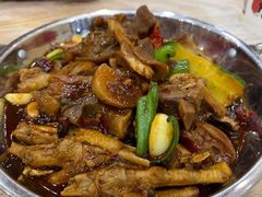 姜辣凤爪烧猪蹄-江城燕子大排档(江汉路步行街店)