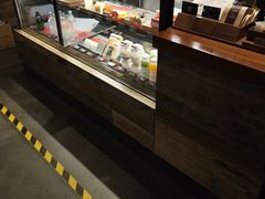 面包甜点陈列柜-星巴克(东莞莞城万科中心店)
