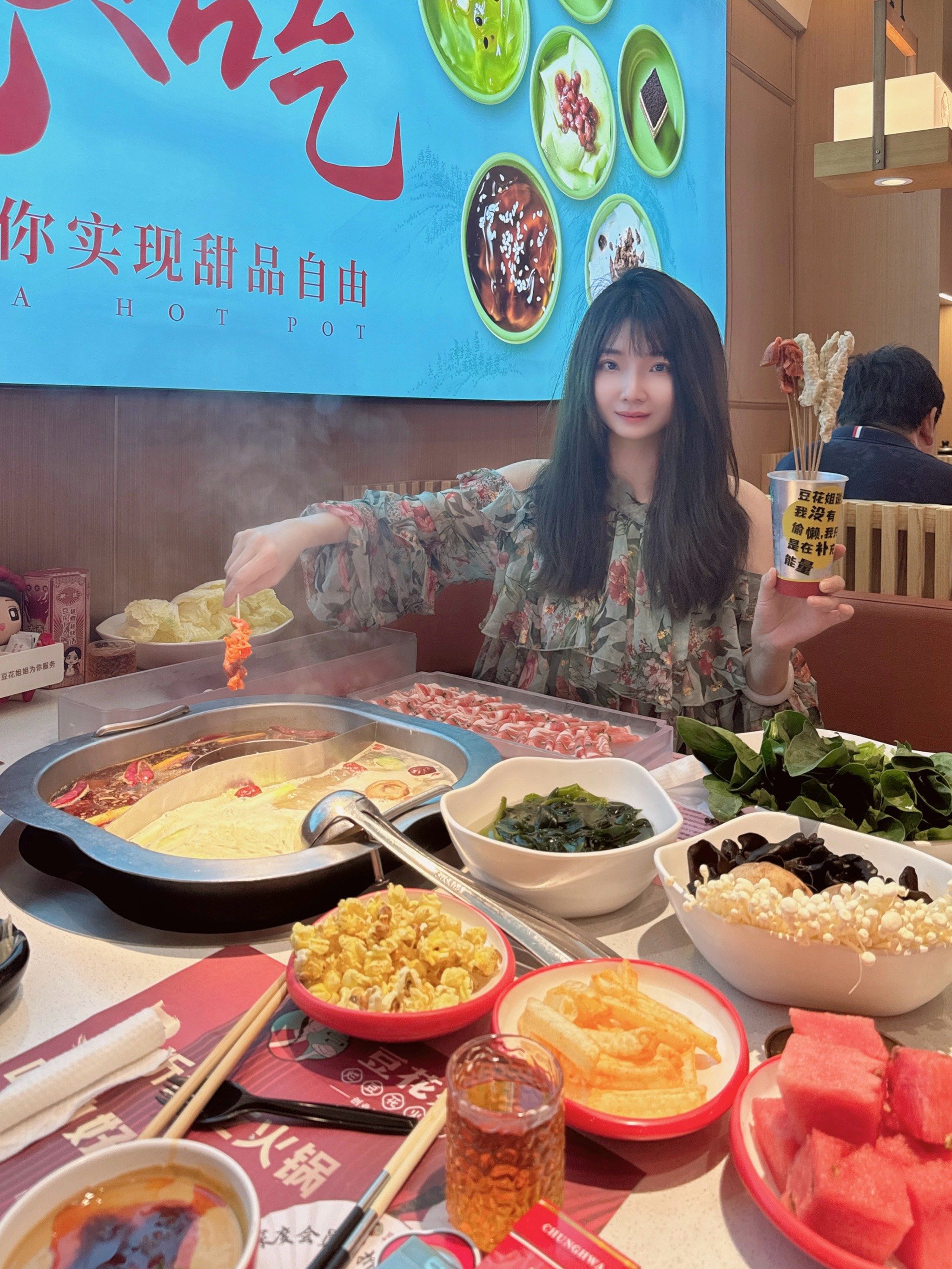 吃火锅啦,有谁不来呢!
