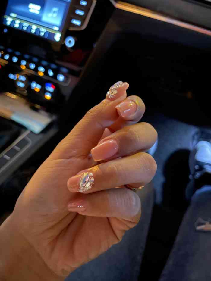 侯静美甲美睫(崇宁路店)-"出自小谢之手,环境不错,就是开着空调空气.