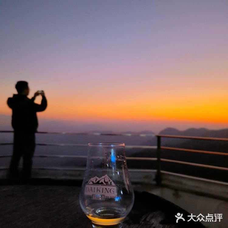 腊八节探秘大芹🥃酒厂，🌅黄昏的大芹太美了