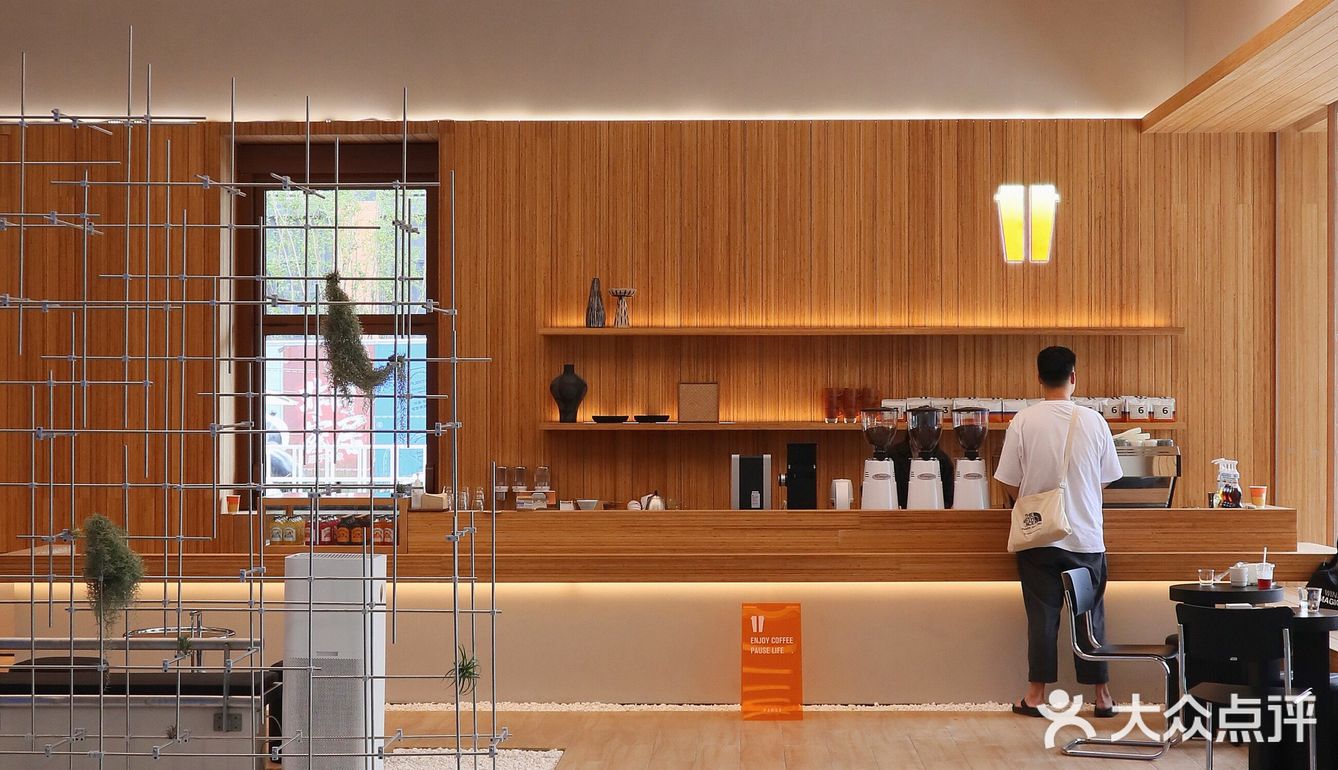 Pause新店｜木系文青咖啡店🚪开业自带杯免费