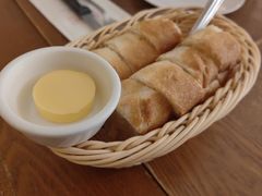 餐前法国面包及黄油-Entrecôte 法国牛扒馆(保利·时光里店)