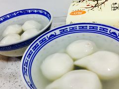 鲜肉和芝麻汤圆-古徽州馄饨店(宝安路店)