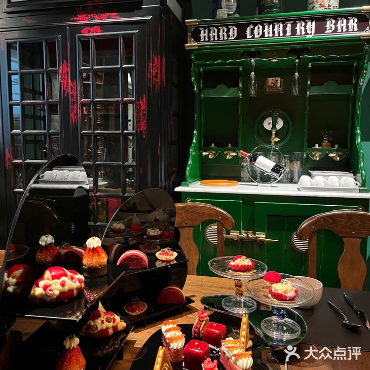 好久没和朋友坐下聊天了选了很多家店最后来到了龍·