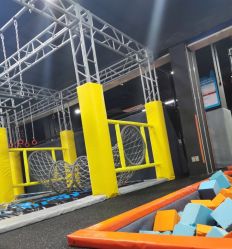-蹦贝运动中心·蹦床·攀岩·闯关(龙岗店)