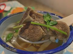 新疆缸缸肉-巴扎美食·新疆菜·西域歌舞表演餐厅(新疆大厦店)