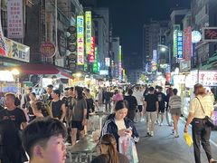 -六合夜市