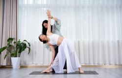 -亚太瑜伽普拉提学院