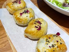 玫瑰花干果酥皮烤包子-石榴红了·非遗酥皮烤包子·新疆菜(瑞豪店)