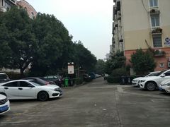 -汪董小区-停车场