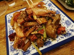 大虾炒猪蹄-老东镇啤酒屋海鲜加工·蒸汽海鲜·海鲜烧烤(台东店)