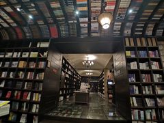 -钟书阁(松江泰晤士小镇店)