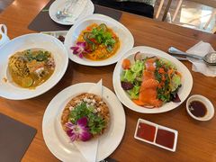 -Chom Cafe and Restaurant