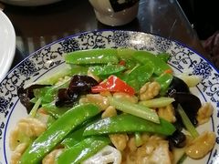 -东口码头·烧鸽子·鱼头泡饼·地方菜(金鹰悦城店)
