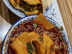 麻辣米线-老字号杨坡红油米线腊汁肉夹馍(东四道巷店)