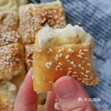 会拉丝还会爆浆！这款无需烤箱的香蕉芝士饼比任何面包都好吃
