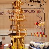不用去迪士尼乐园排队就能和米奇米妮合影又抱抱