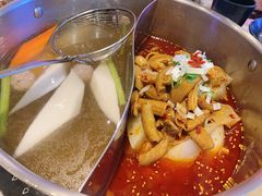 鲜牛杂鸳鸯锅-左庭右院鲜牛肉火锅(金山万达店)