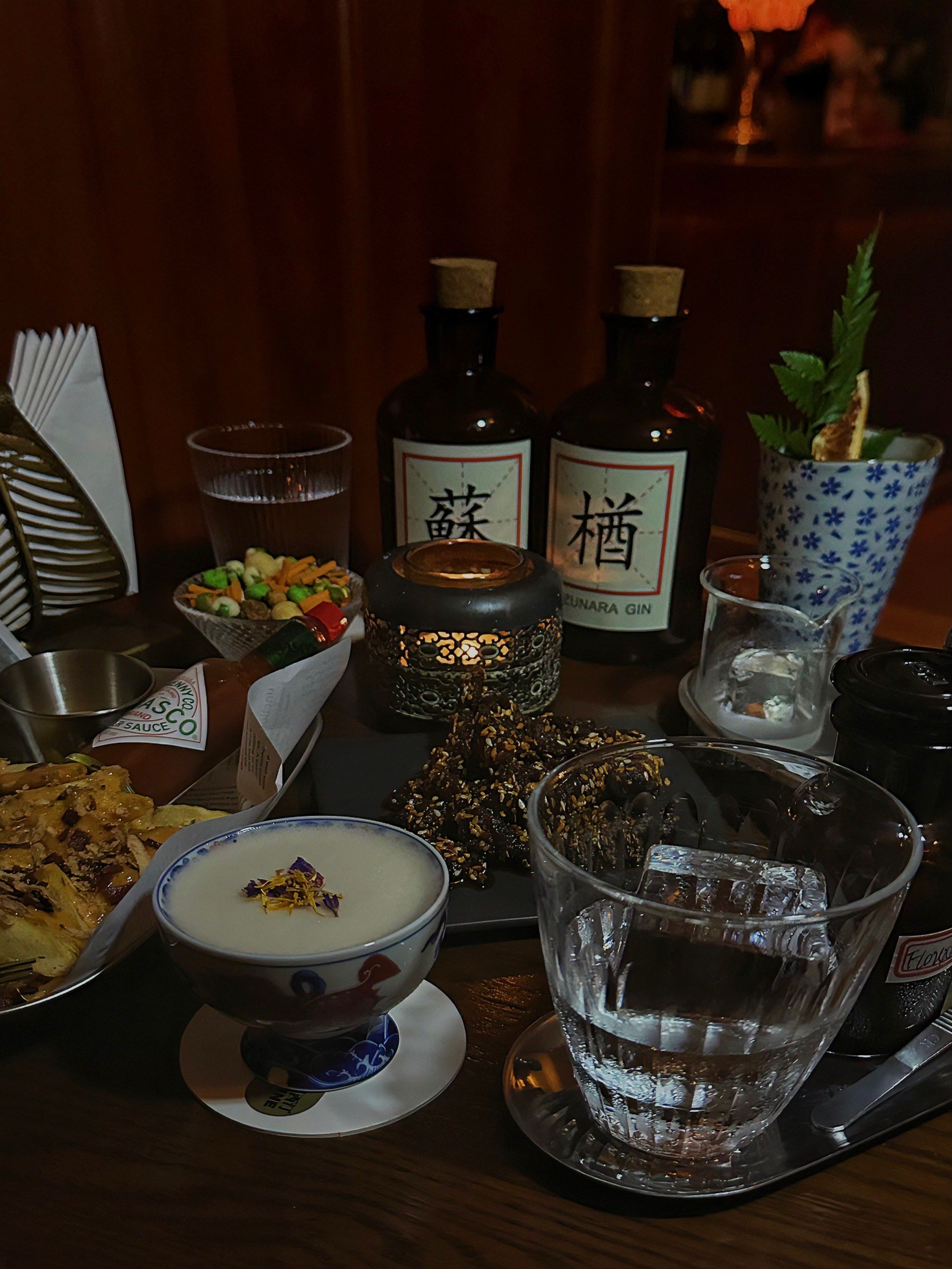 夜晚路过了这家酒吧好奇心驱使被店名氟西汀给吸引到了?于是