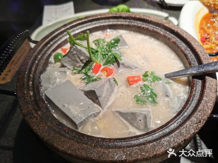 桂小厨广西菜(世茂广场店)巴马·石磨黑豆腐图片