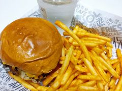 -TRIPS BURGER(大钟寺店)
