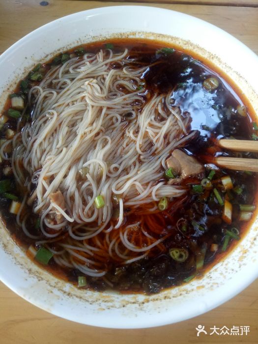 肥肠红汤米粉