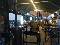 露天位-龙治汉堡(中华城店)