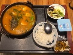 三文鱼头豆腐定食-石屋料理(南京西路店)