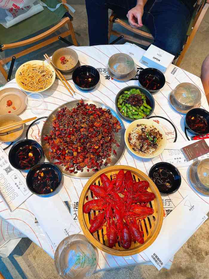 靓靓蒸虾(万松园miss u店)-"对面的总店弄成了小清新的风格让人实在