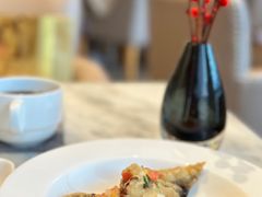 大院炸黄鱼配意式罗勒黑醋酱-北京王府井希尔顿酒店·万斯阁西餐厅