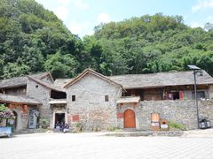 -高荡千年布依古寨旅游景区