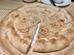 馕坑芝麻馕-巴扎美食·新疆菜·西域歌舞表演餐厅(新疆大厦店)