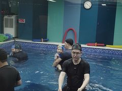 -Swim斯卫姆国际儿童游泳中心(红博中央公园店)