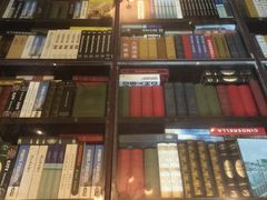 -钟书阁(松江泰晤士小镇店)