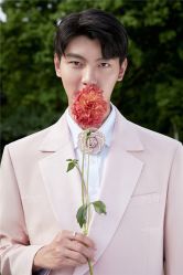 -易摄影婚纱摄影工作室