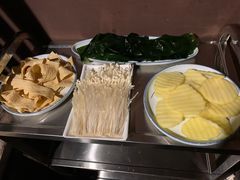 -园里串香牛肉串串火锅(新繁店)