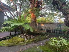 -Chom Cafe and Restaurant