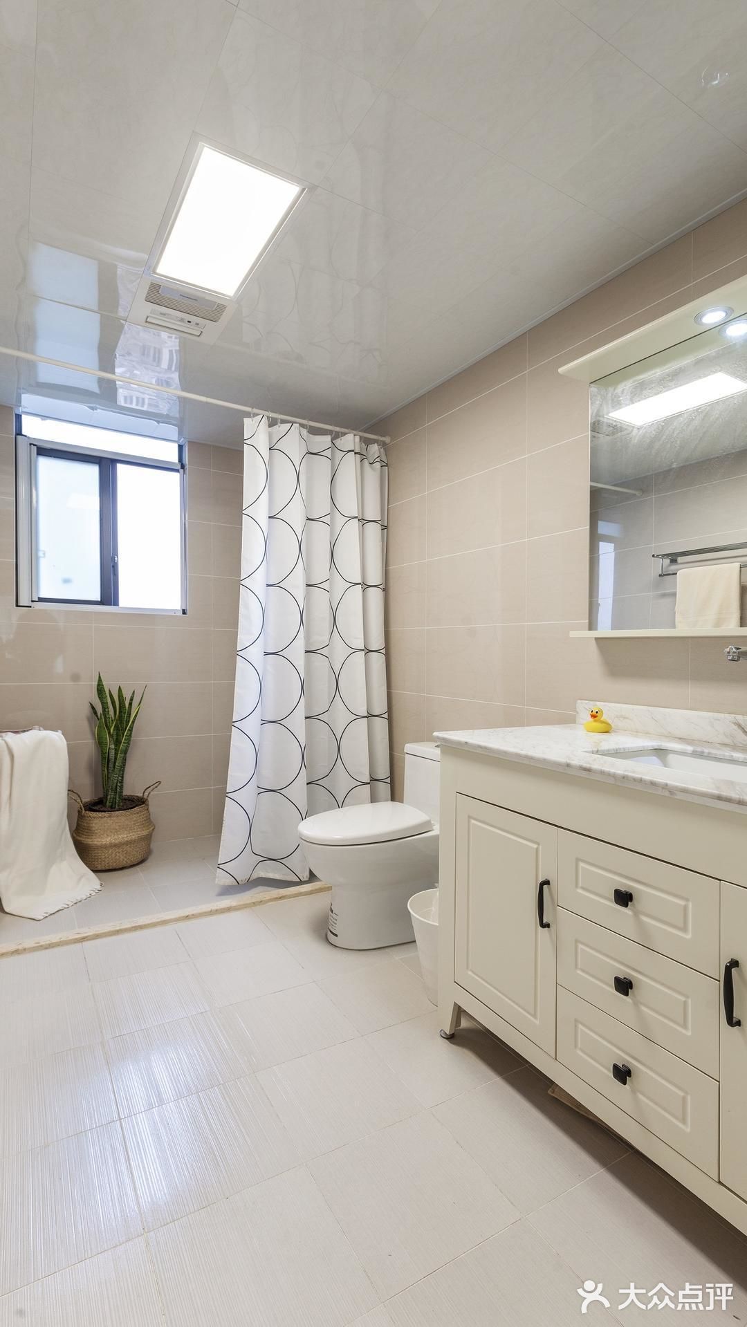 装修效果图现代简约风格的客厅看起来十分的敞亮