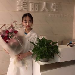 -爱莎扁平疣·汗管瘤·斑痣中心
