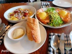 -ROAST coffee & eatery
