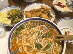 -云阿蛮云南生烫牛肉米线(奉贤路店)