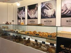 面包甜点陈列柜-老梦面包 CHEZMOREL(三源里店)
