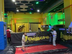 -爱蹦iBOON蹦床运动馆(江汉店)