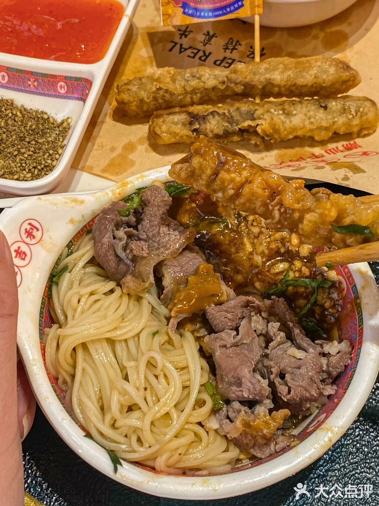 这是哪家开业就这么多人排队？