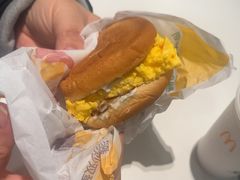 -麦当劳(上海虹桥站30B检票口楼上)