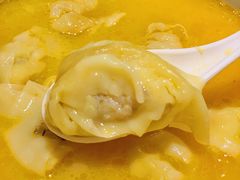 金汤黄鱼馄饨-蟹黄鱼·楼上面馆(外滩中央旗舰店)