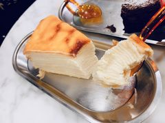 白巧克力柠檬千层-Awfully Chocolate(来福士广场店)